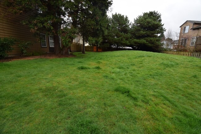 Building Photo - 232 NE 76th Ave