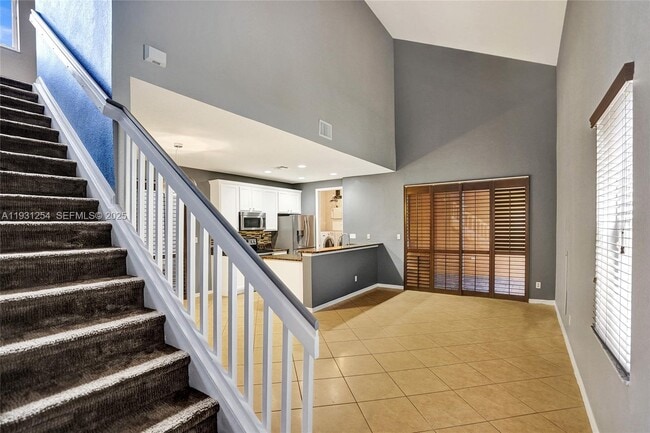 Building Photo - 2057 SE Avon Park Dr