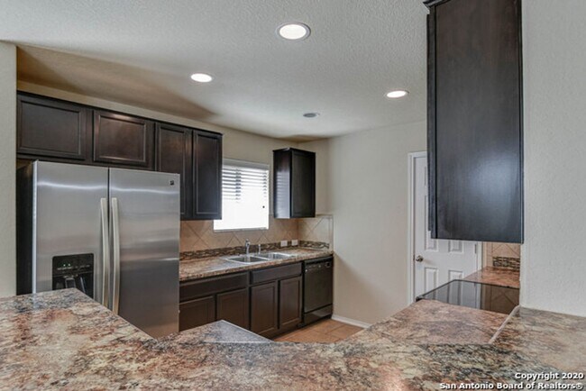 Building Photo - BEAUTIFUL 3-BEDROOM HOME IN MOUNTAIN LAUREL RANCH