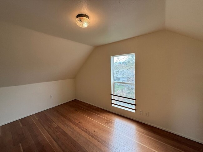 Building Photo - $500 Off Move In Costs!! Updated Farm House