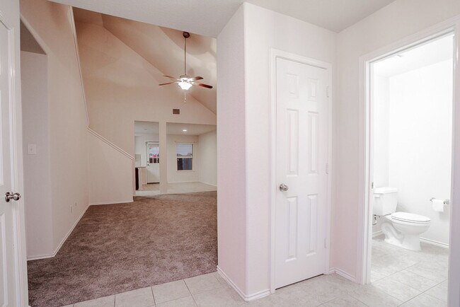 Building Photo - Beautiful 4/BR 2.5/BA Home with Incredible...