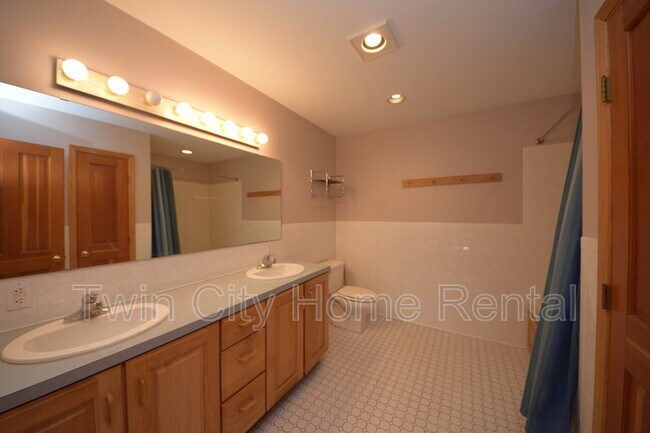 Building Photo - 14531 Wellington Rd