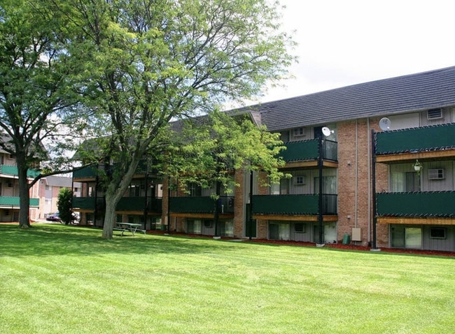 Building Photo - 23700 W Warren Ave