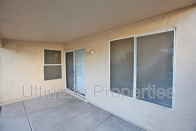 Building Photo - 7135 W Via De Luna Dr