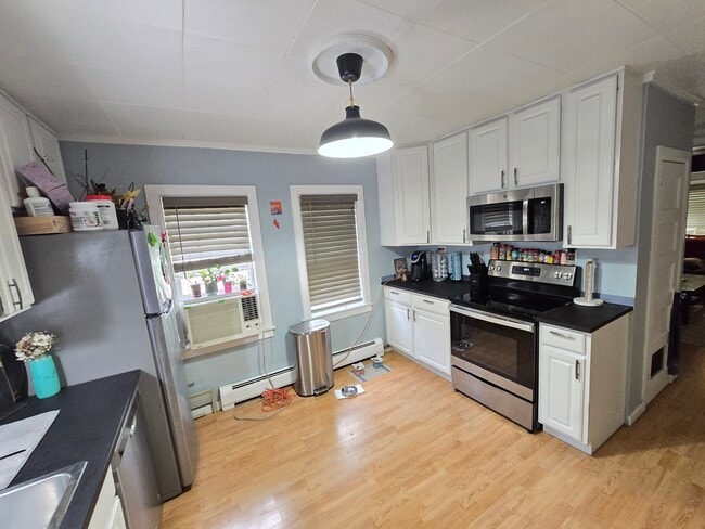 Building Photo - 403 23rd St