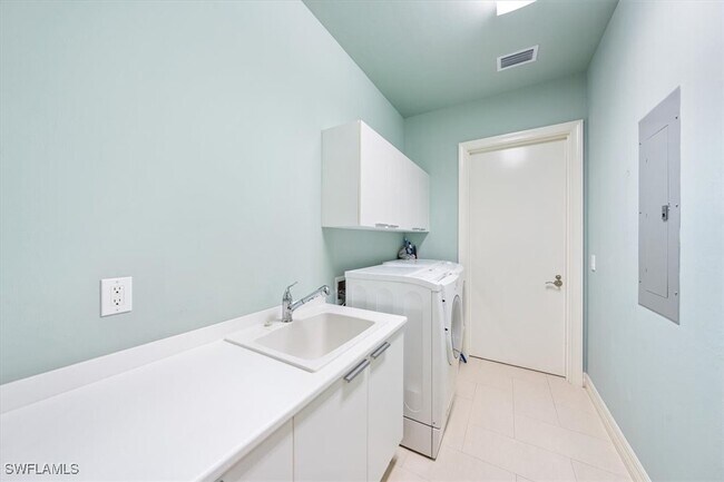 Building Photo - 4751 W Bay Blvd