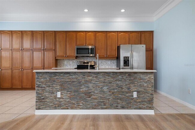 Building Photo - 2004 Ravinia Cir