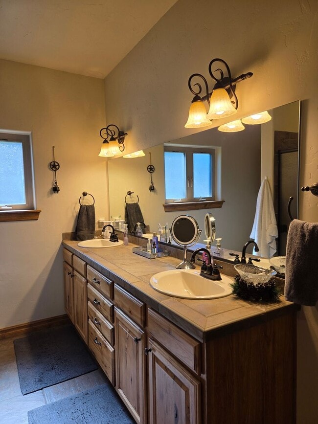 Building Photo - Wedgewood Villas