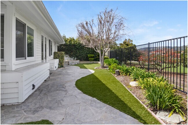 Building Photo - Single Level Golf Course Stunning Home Dana Point!