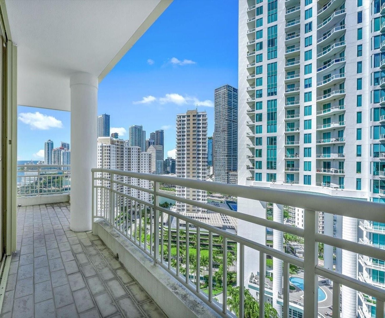 Building Photo - 888 Brickell Key Dr
