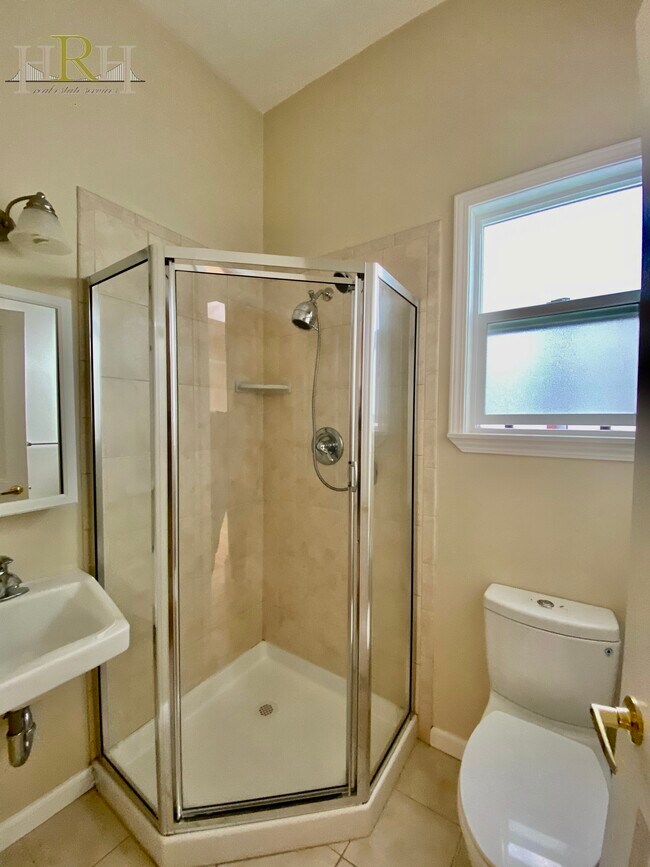 Bathroom #2 - 1562 Dolores St