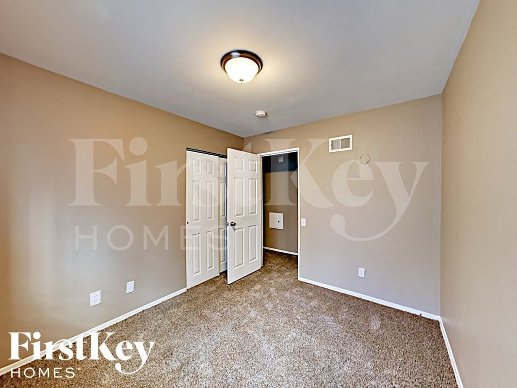 Building Photo - 2655 Farber Dr