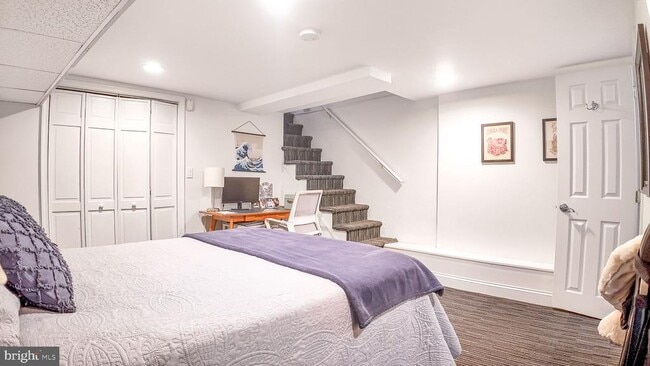 Building Photo - 434 Catharine St