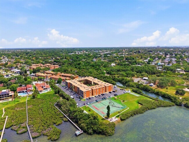 Building Photo - 12760 Indian Rocks Rd