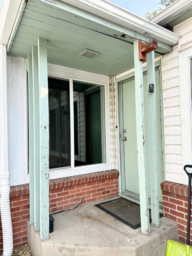 Building Photo - "Charming 1-Bedroom Haven in Cheyenne's He...