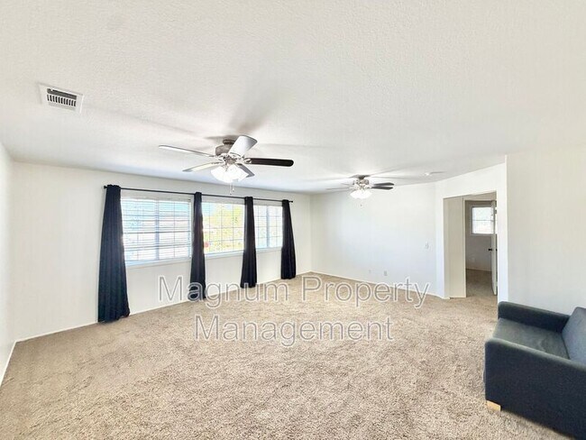 Building Photo - 37168 Santa Rosa Glen Dr