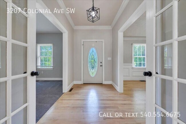 Building Photo - 3207 Colonial Ave SW