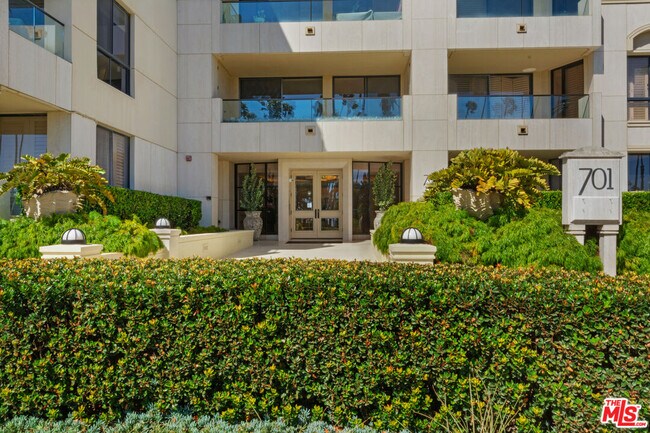 Building Photo - 701 Ocean Ave