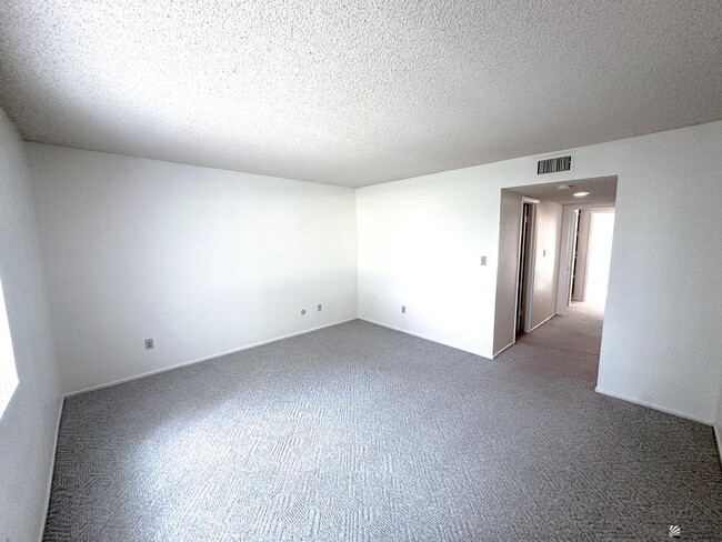 Building Photo - 10476 S Del Montes