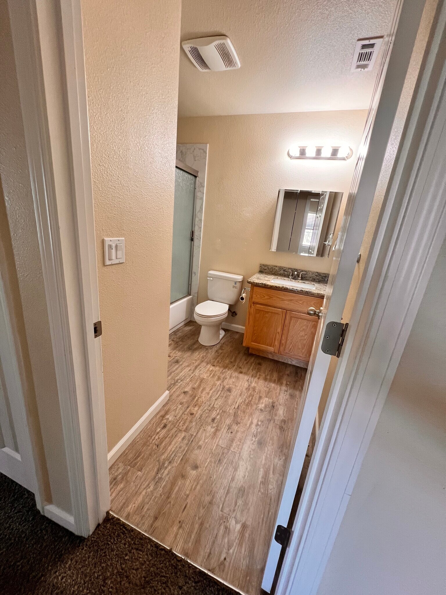 Hallway bathroom - 546 N Gertrude Ave