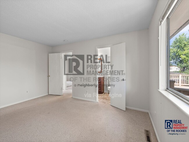 Building Photo - 412 Towhee St