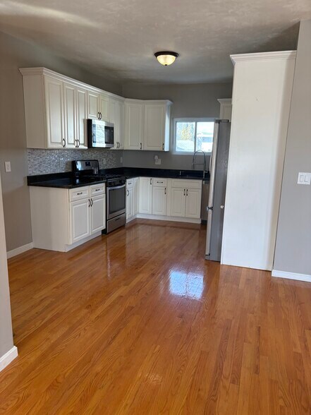 Building Photo - 18 Upham St