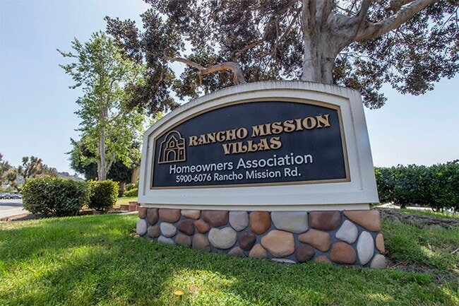 Building Photo - Mission Valley-Beautifully Updated Condo-N...