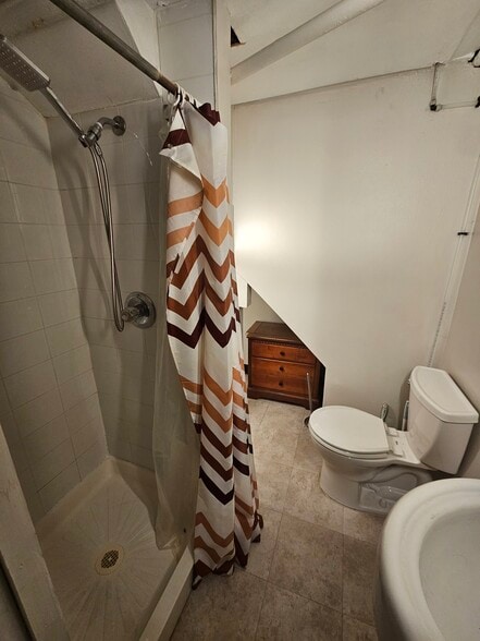 Downstairs Shower for 2 BR - 1335 W Minnehaha Ave
