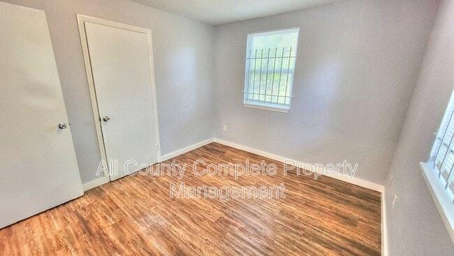 Building Photo - 3018 Pearce St