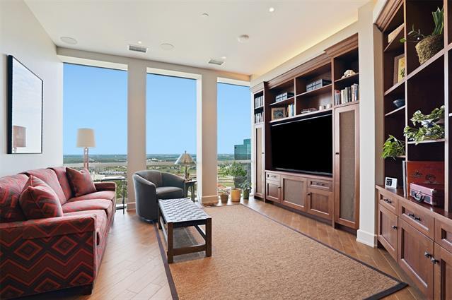 Building Photo - 500 Throckmorton St