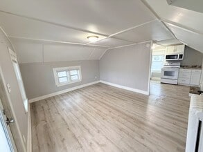 Building Photo - 1305-1307 Avon