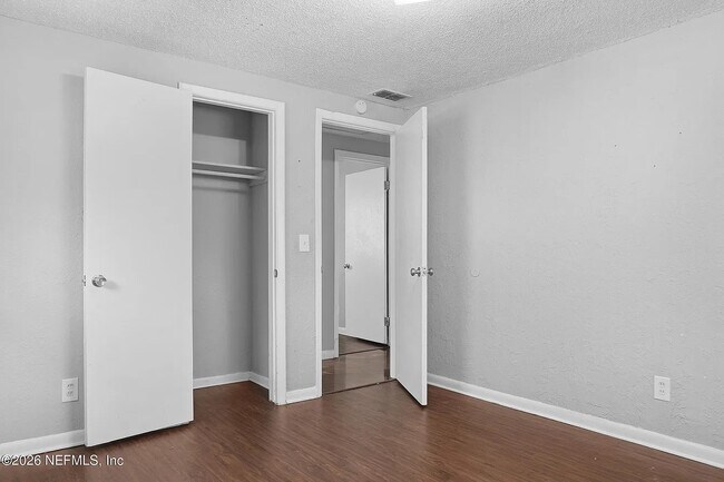 Building Photo - 5829 Ensenada Rd