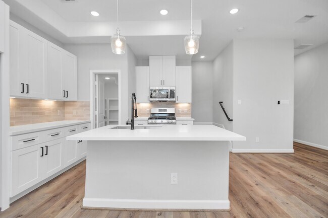 Building Photo - 2349 Hoskins Dr