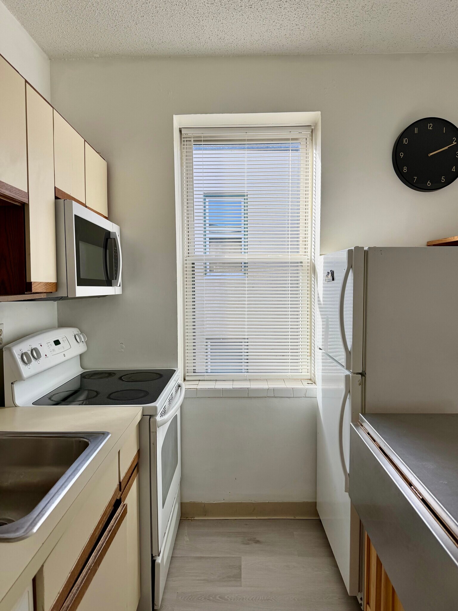 Kitchen - 1415 Commonwealth Ave