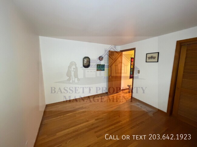 Building Photo - 33 Beacon St