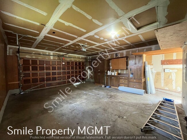 Building Photo - Spacious 5 bedrooms house in Beaverton