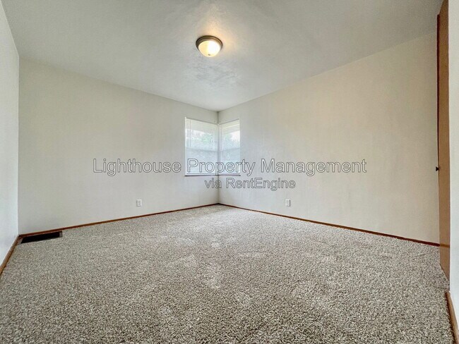 Building Photo - 1212 Ottillia St SE