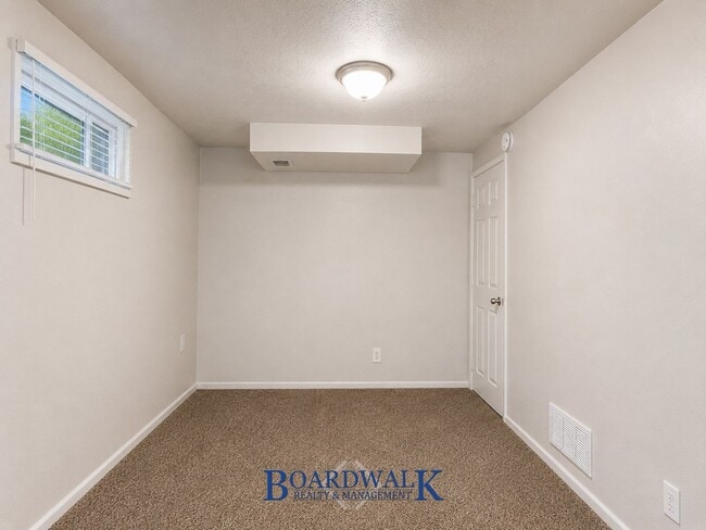 Building Photo - 1016 E 3825 S