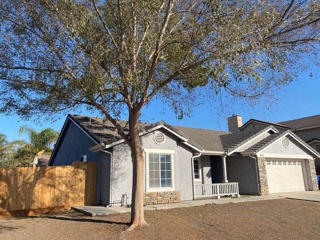 Building Photo - COMING SOON!! VERY NICE HOME 4 BEDROOM 2 BATHS