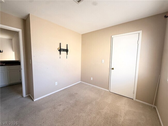 Building Photo - 2066 Waverly Cir