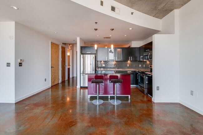 Building Photo - 600 12th Ave S