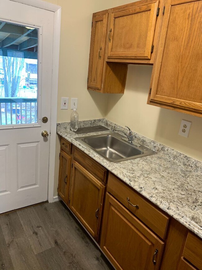 Building Photo - 2 Bedroom apartment for Rent - Poughkeepsie