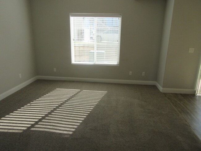 Building Photo - ** Move-in Discount ** 3 bed 2.5 bath - Newer townhome in the heart of Cedar City