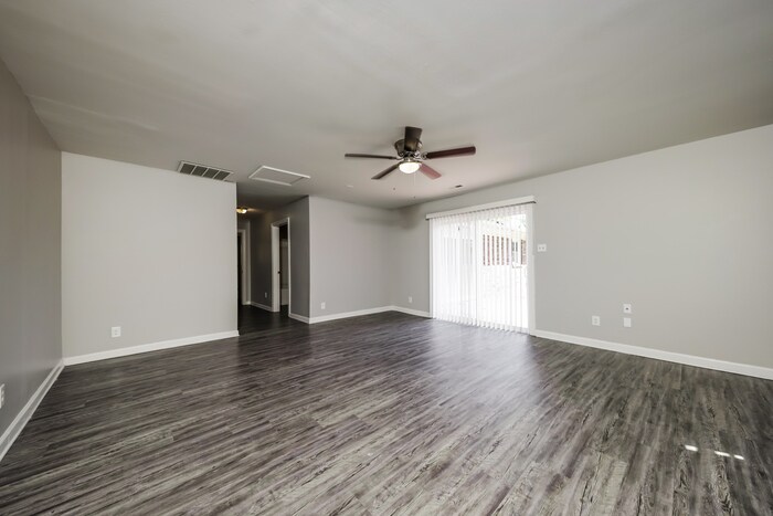 Building Photo - 5160 Largo Dr