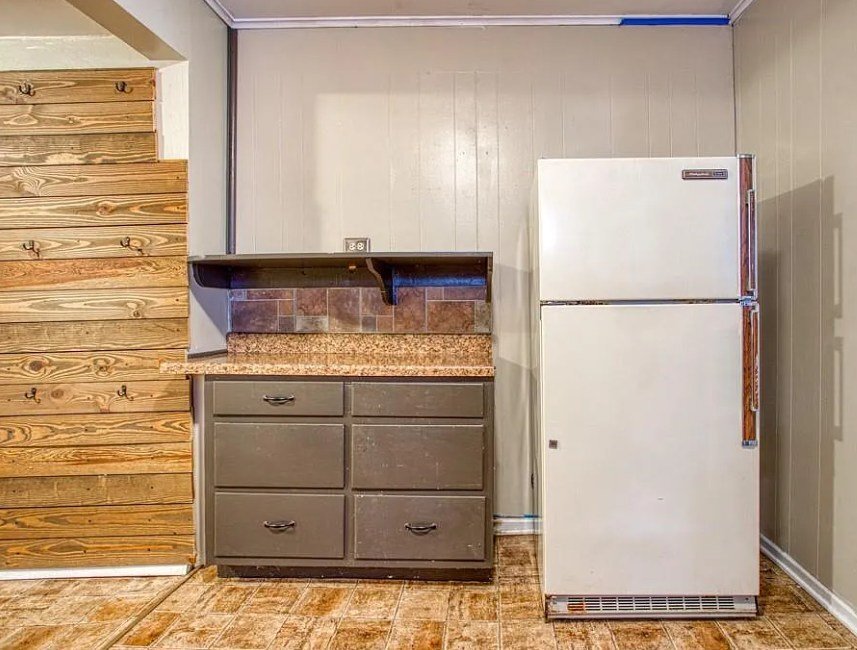 Building Photo - 813 N Burford Ave