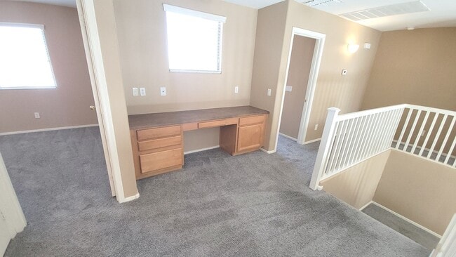 Building Photo - 5 Bedroom Home