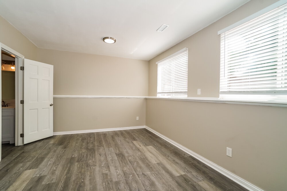 Building Photo - 1516 Manor Dr