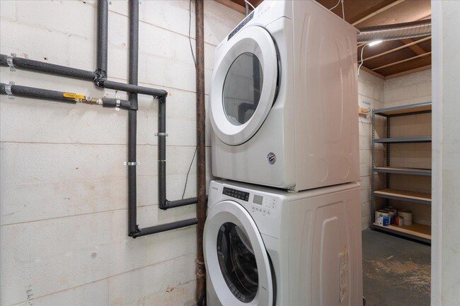 Building Photo - 1707 Hall Dr