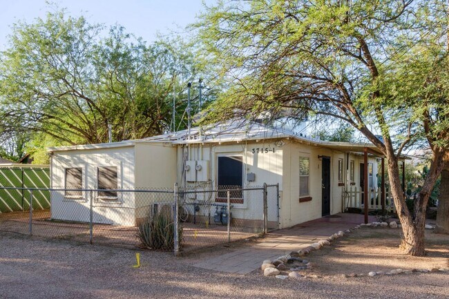 Primary Photo - 3715 E Glenn St