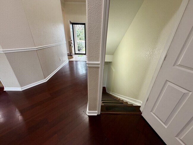 Building Photo - 653 Millet Cir